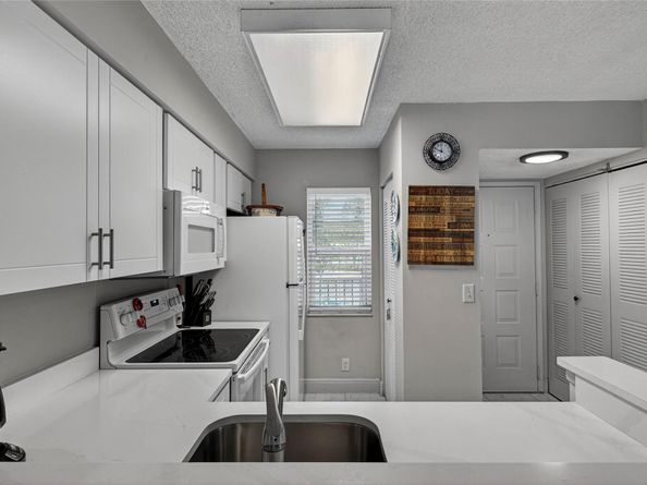 2222 N Cypress Bend Dr 201, Pompano Beach FL 33069