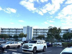 2222 N Cypress Bend Dr 201, Pompano Beach FL 33069