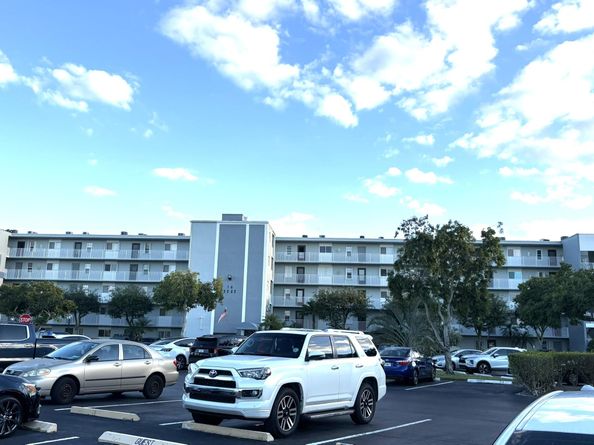 2222 N Cypress Bend Dr 201, Pompano Beach FL 33069