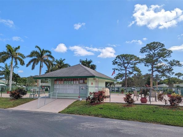 850 Meadowlark Ln 850, Delray Beach FL 33445