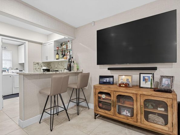 7337 SW 9th Ct, Plantation FL 33317