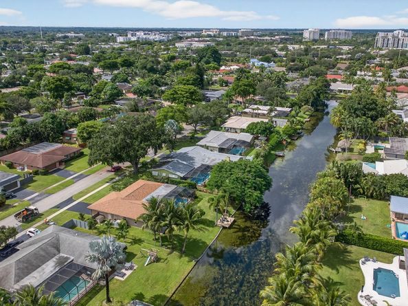 7337 SW 9th Ct, Plantation FL 33317