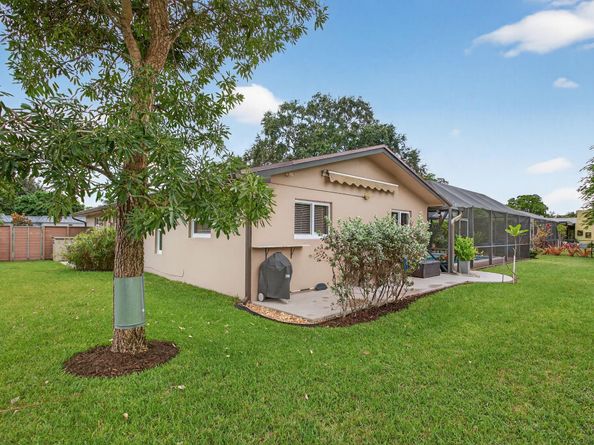 7337 SW 9th Ct, Plantation FL 33317