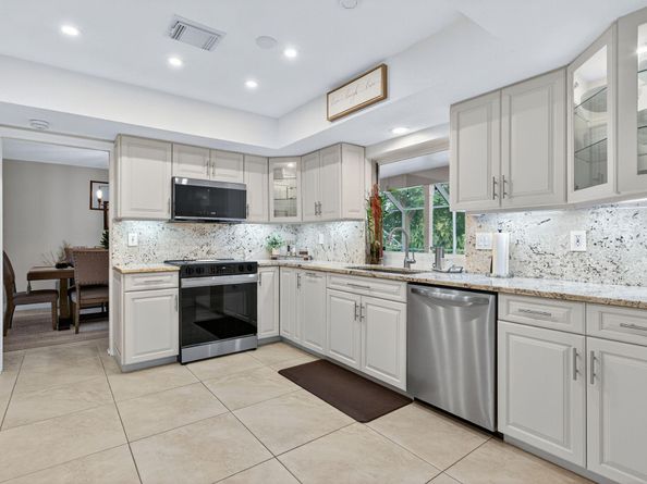 7337 SW 9th Ct, Plantation FL 33317