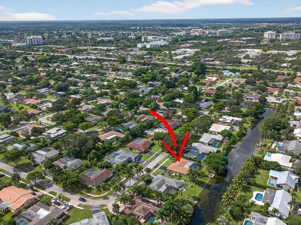 7337 SW 9th Ct, Plantation FL 33317