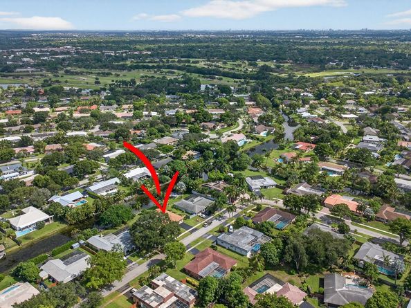 7337 SW 9th Ct, Plantation FL 33317