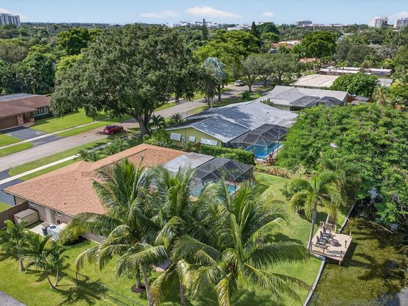 7337 SW 9th Ct, Plantation FL 33317