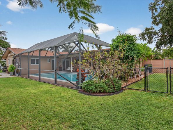 7337 SW 9th Ct, Plantation FL 33317