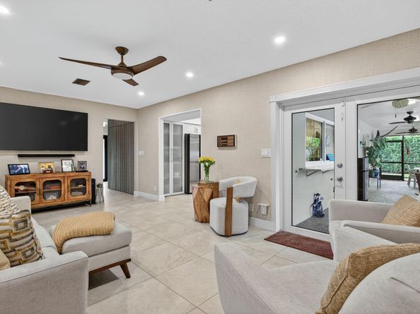 7337 SW 9th Ct, Plantation FL 33317