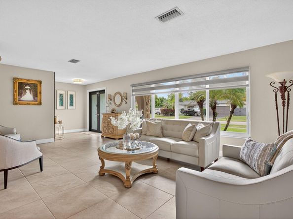 7337 SW 9th Ct, Plantation FL 33317