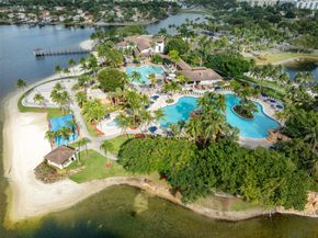 10912 NW 69th St, Doral FL 33178