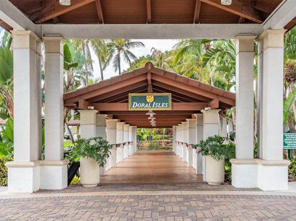 10912 NW 69th St, Doral FL 33178