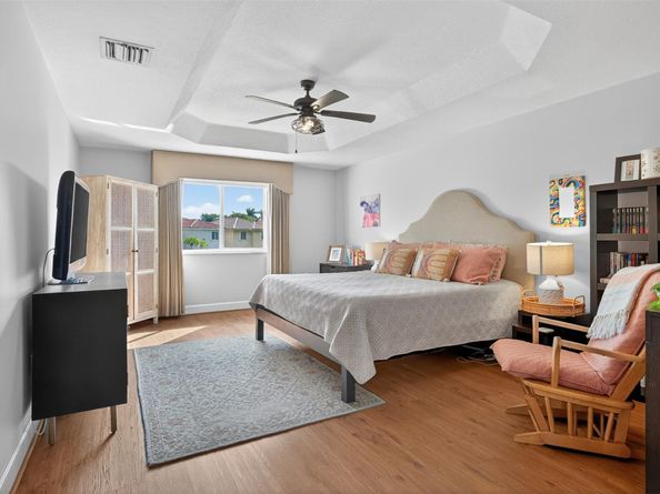 10912 NW 69th St, Doral FL 33178