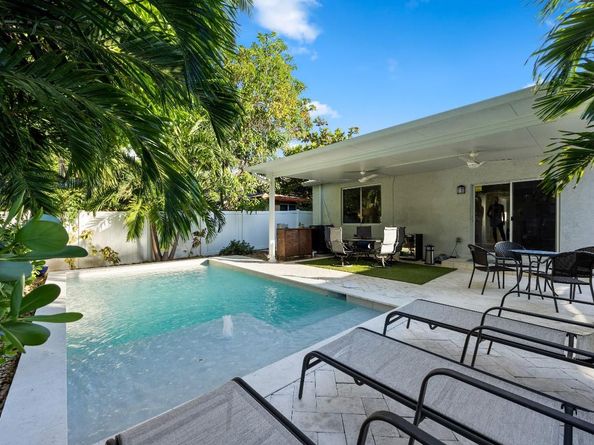 325 NE 34th St, Oakland Park FL 33334