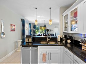 325 NE 34th St, Oakland Park FL 33334