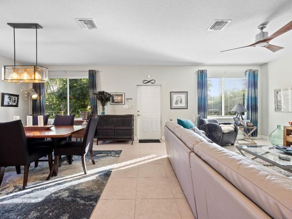 325 NE 34th St, Oakland Park FL 33334