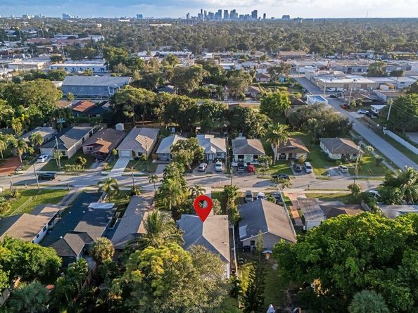 325 NE 34th St, Oakland Park FL 33334
