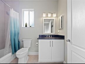 325 NE 34th St, Oakland Park FL 33334