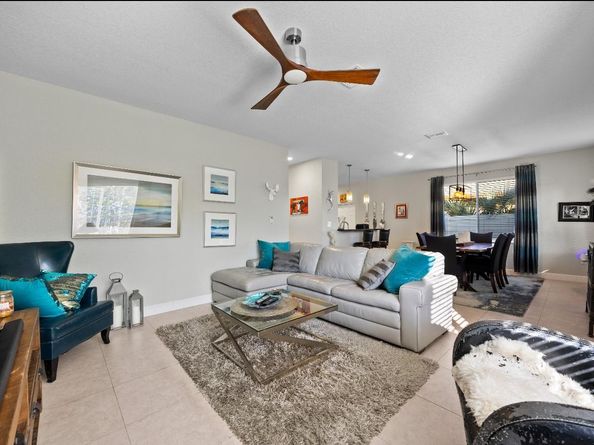 325 NE 34th St, Oakland Park FL 33334