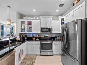 325 NE 34th St, Oakland Park FL 33334