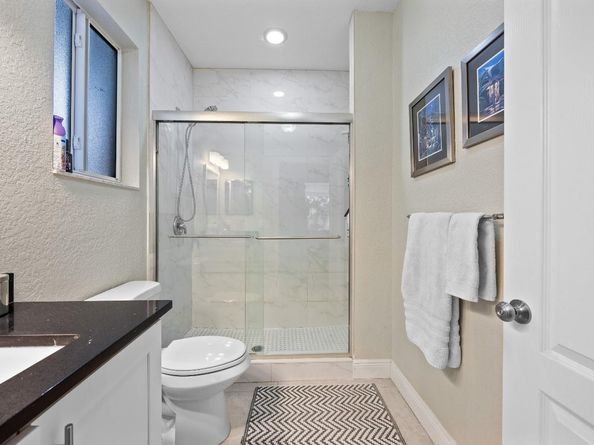 325 NE 34th St, Oakland Park FL 33334