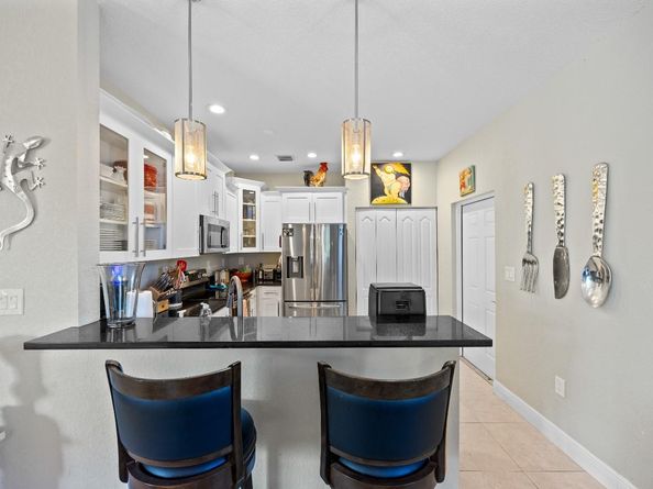 325 NE 34th St, Oakland Park FL 33334