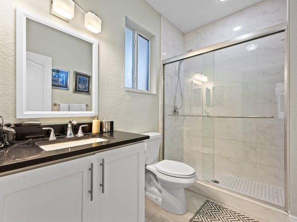 325 NE 34th St, Oakland Park FL 33334