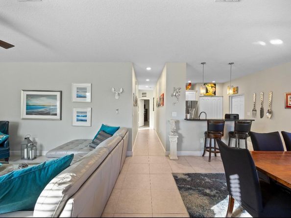 325 NE 34th St, Oakland Park FL 33334