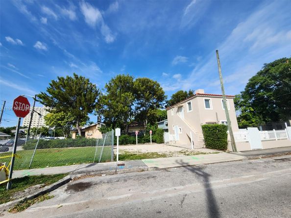 243 SW 10th Avenue, Miami FL 33130