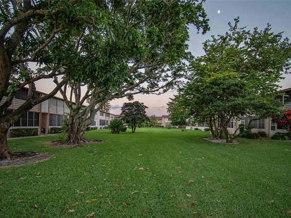 235 Kent N 235, West Palm Beach FL 33417