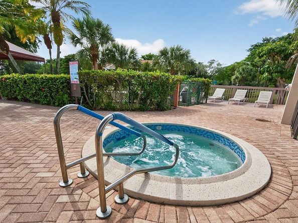 7520 LA PAZ Court 209, Boca Raton FL 33433