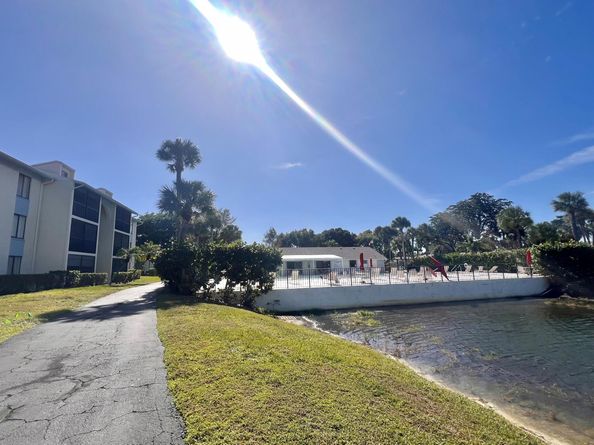 1111 Green Pine Boulevard C3, West Palm Beach FL 33409