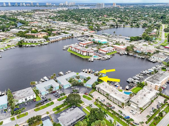 400 Northlake Court 104, North Palm Beach FL 33408