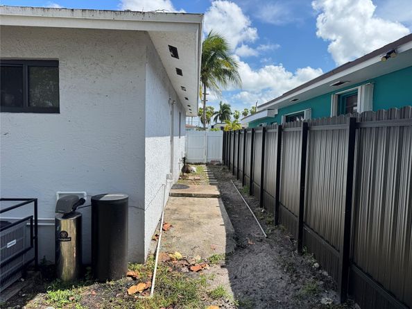 2223 Hope Street, Hollywood FL 33020