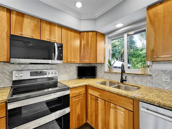 189 SE 2nd Ave, Pompano Beach FL 33060