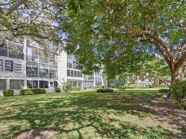 2401 Antigua Cir E3, Coconut Creek FL 33066