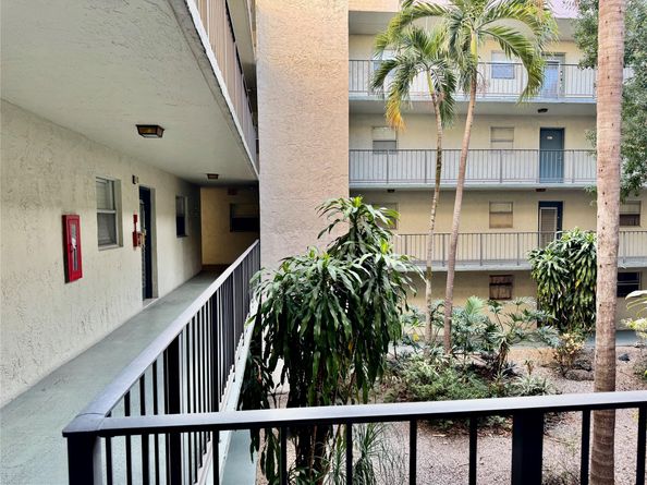 1810 N Lauderdale Ave 2210, North Lauderdale FL 33068