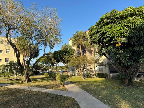 1810 N Lauderdale Ave 2210, North Lauderdale FL 33068