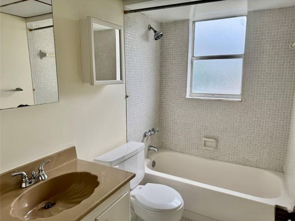 1810 N Lauderdale Ave 2210, North Lauderdale FL 33068