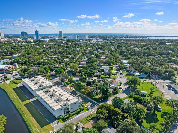 1933 Dock Street, West Palm Beach FL 33401