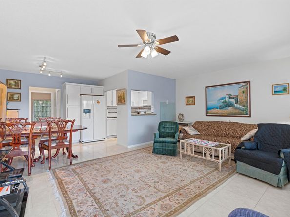279 Coventry L, West Palm Beach FL 33417