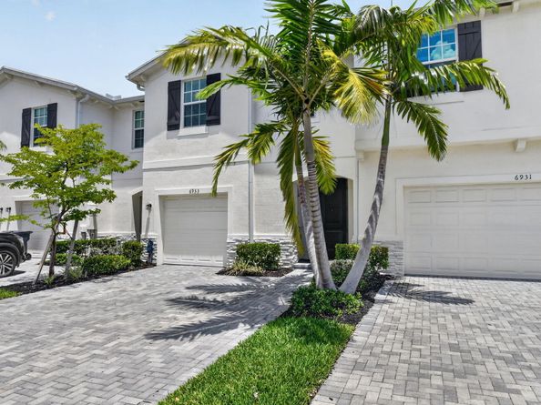 6933 N Harbours Edge Avenue, Lake Worth FL 33467