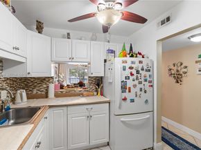 1000 Hillcrest Ct 214 214, Hollywood FL 33021