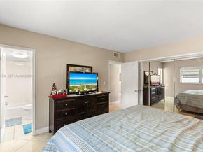 1000 Hillcrest Ct 214 214, Hollywood FL 33021