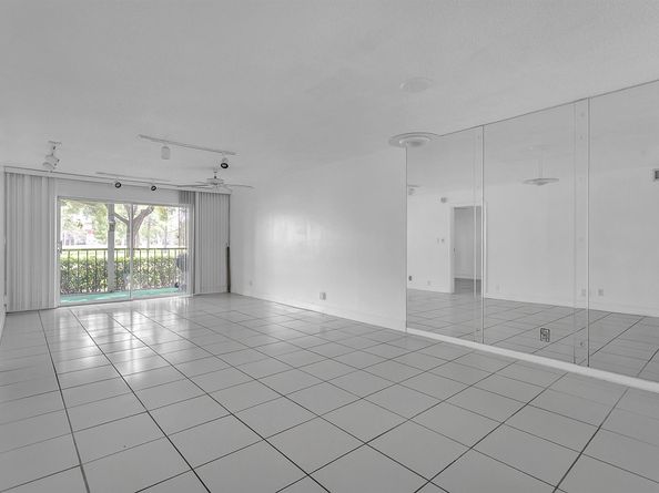 5860 NW 44th Street 111, Lauderhill FL 33319