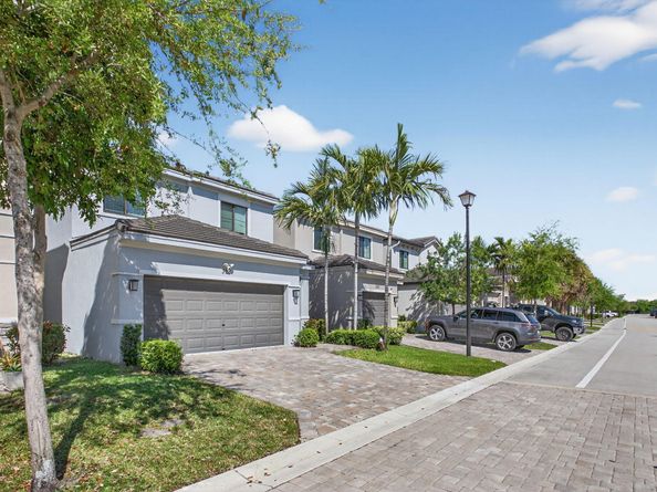 325 NW 33rd Lane, Pompano Beach FL 33069