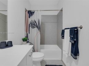 21068 NE 8th Avenue, Miami FL 33179