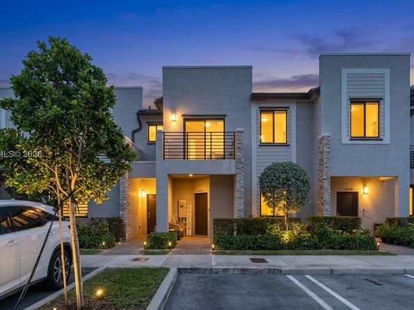 21068 NE 8th Avenue, Miami FL 33179