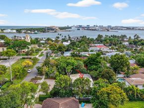 1935 SE 25th Avenue, Fort Lauderdale FL 33316