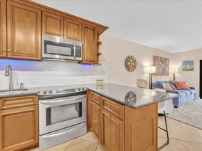 2965 NE 8th Terrace 101, Oakland Park FL 33334